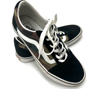 Woman’s Van Camo size 9